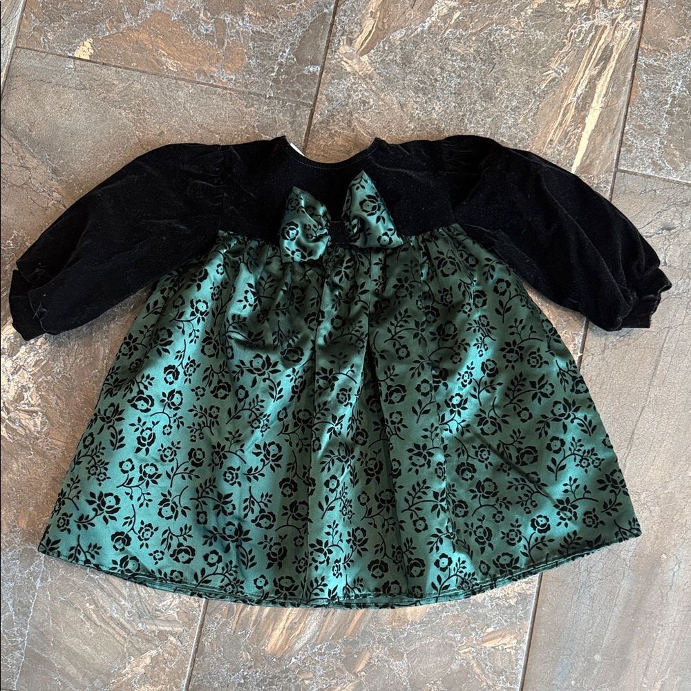 Jo Lene Girl Dress 2T long Sleeves Green and Black Floral Velvet Bodice Dress